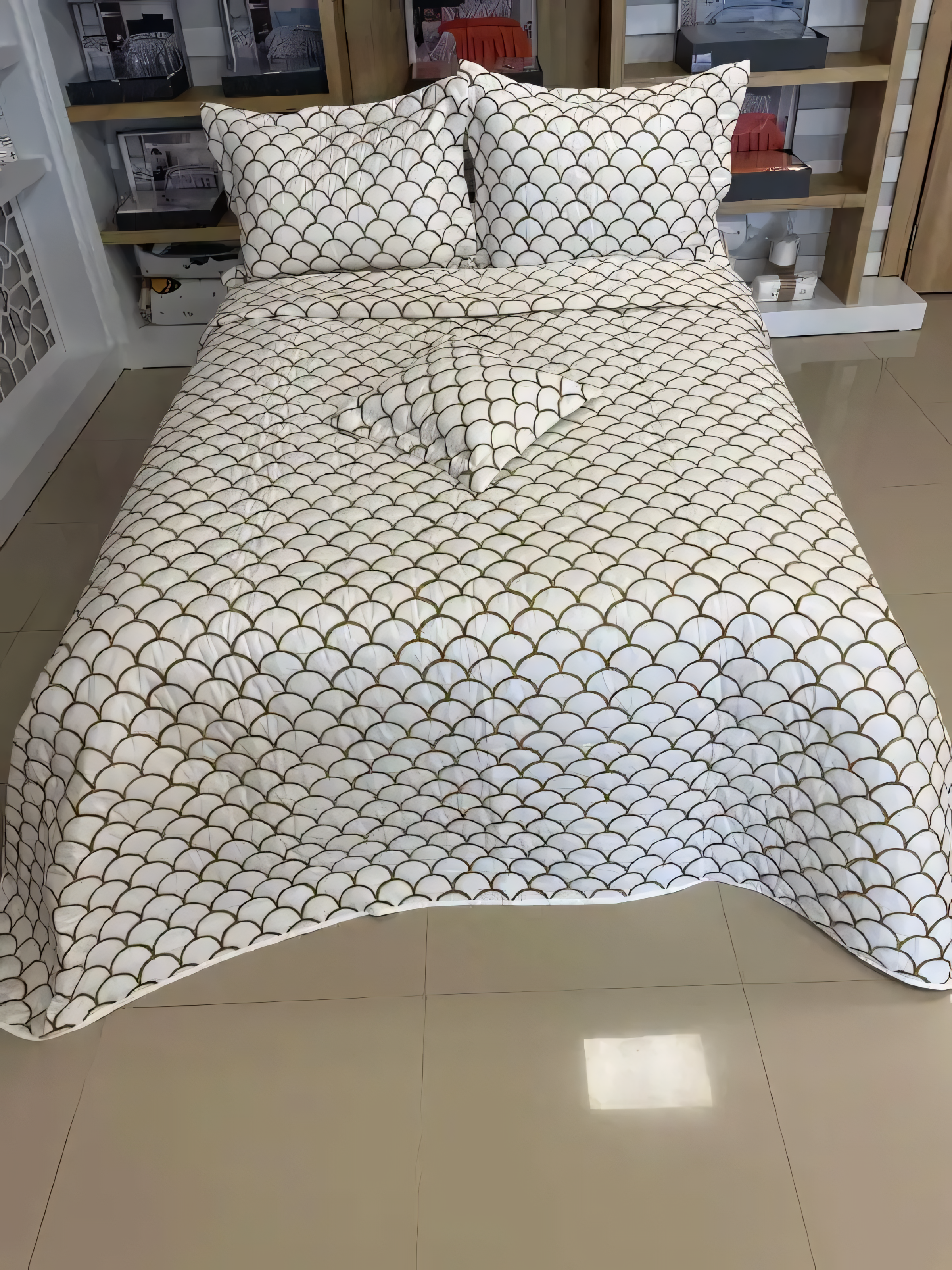 Battal Boy Şönil İşlemeli Lüks Yatak Örtüsü Takımı - KREM